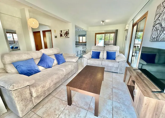 Lovely Pool Villa In Pyla